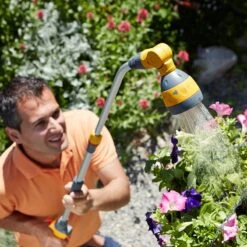 Hozelock Plus 140 Telescopic Spray Lance 5 Hozelock Plus 140 Telescopic Spray Lance -Garden Supply Store 5002002100 hozelock plus 140 telescopic spray lance lifestyle 800x800